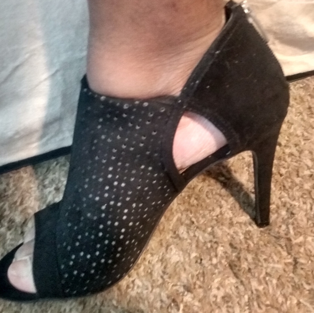 Heels - Picture 4 of 9